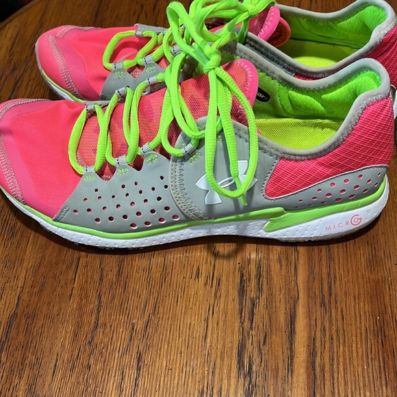 Under Armour Women’s shoes aside 10 - Picture 5 of 10